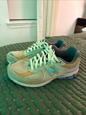 New Balance Women's Tan & Light Blue Athletic Sneakers